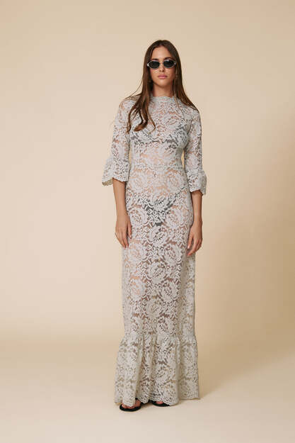 Light Green Maxi Lace Dress With Three-Guarter Flared Sleeves - SS25
